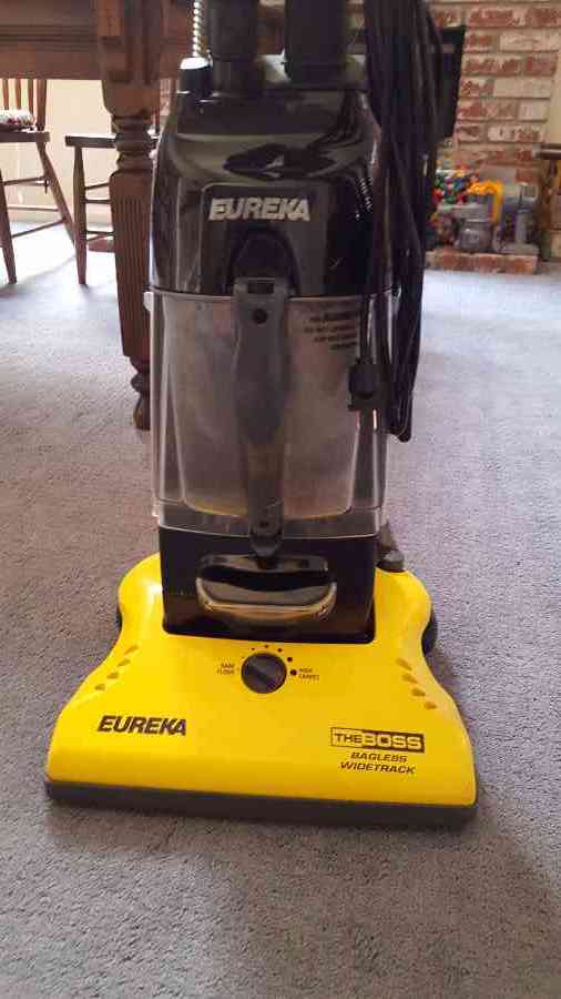 eureka the boss bagless wide track vacuum