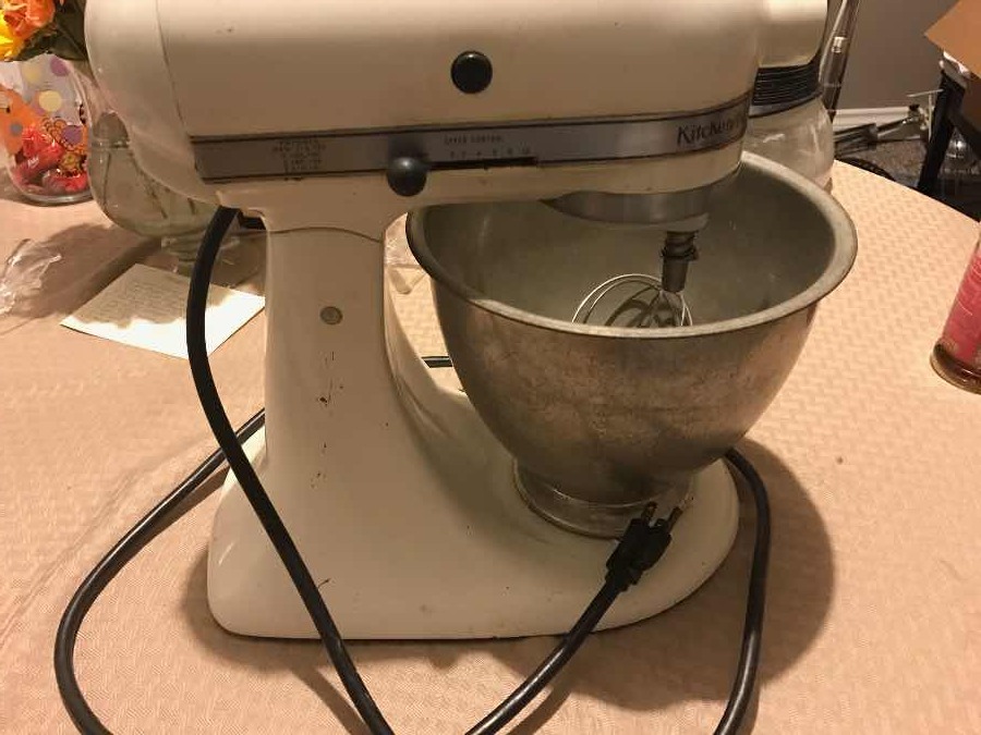 When your 1950s Kitchenaid K4-B stand mixer has never had a grease