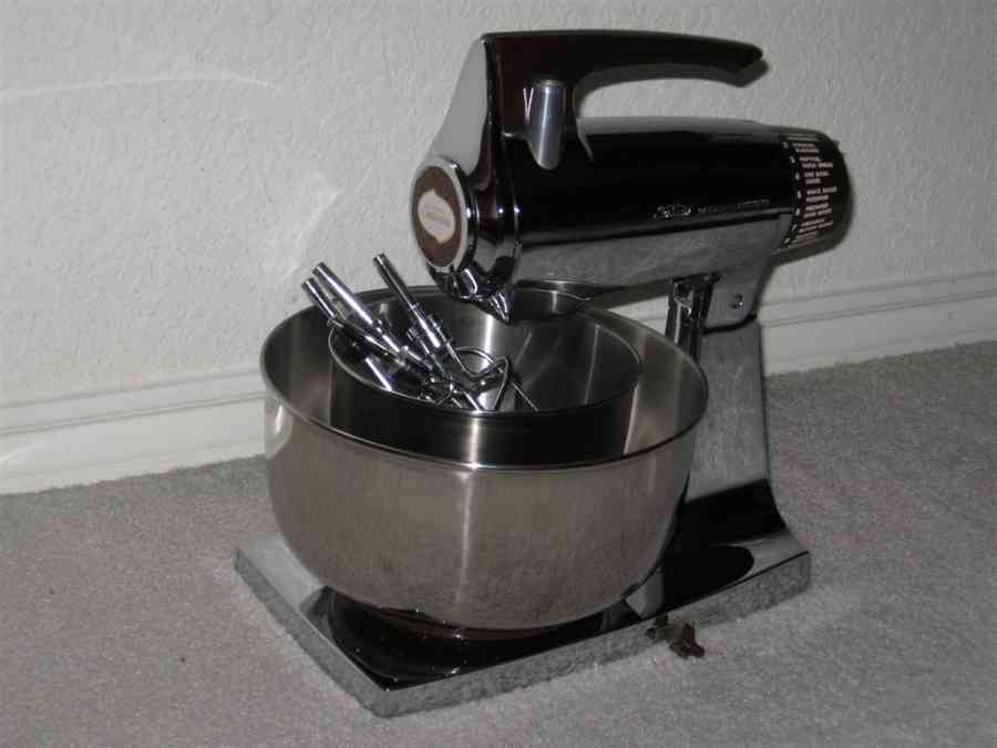 Sunbeam Deluxe Mixmaster Stand Mixer 1-80 Chrome 12 Speed W/ Accessories