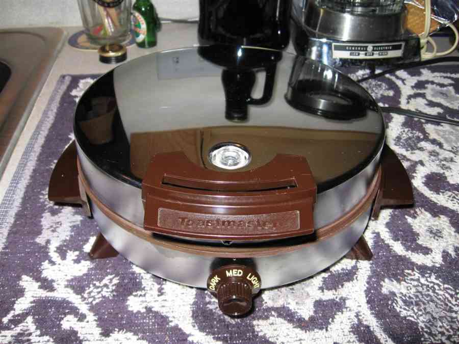 This Sunbeam mixmaster has been in my family for 50 years and still going  strong 💪 : r/BuyItForLife