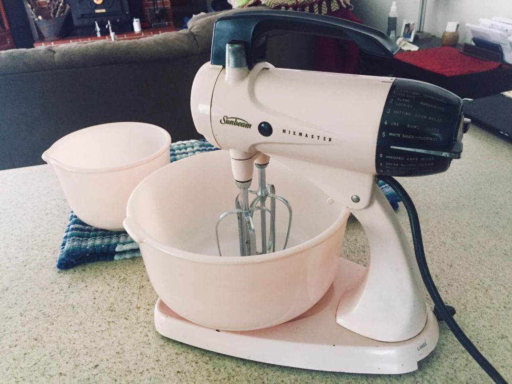 Vintage Sunbeam Mixmaster 12-Speed Stand Mixer with Four Beaters & Cord  Tested