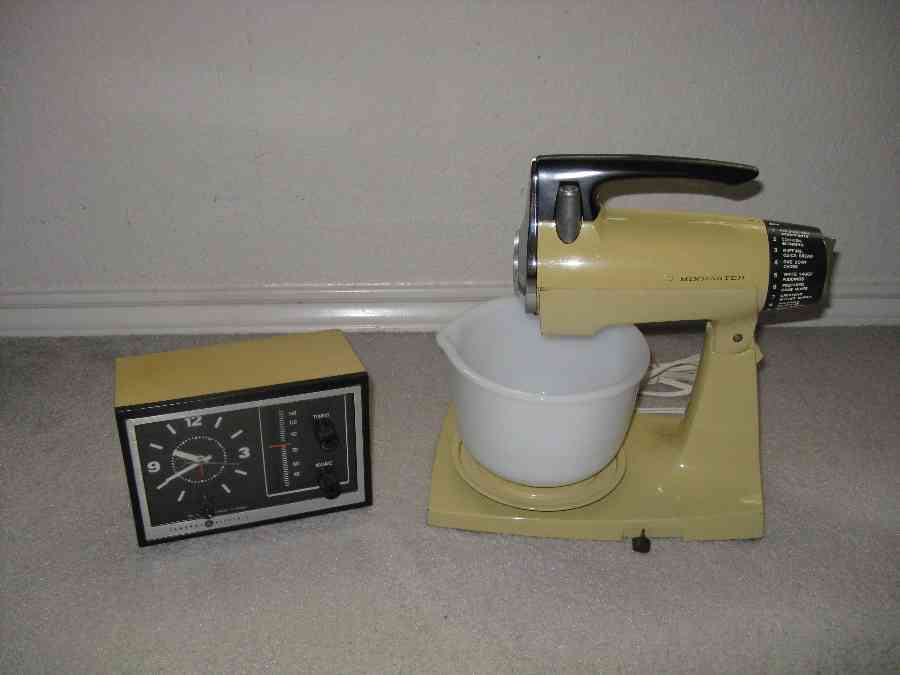 Vintage 1950s Yellow Sunbeam Mixmaster Works Great 