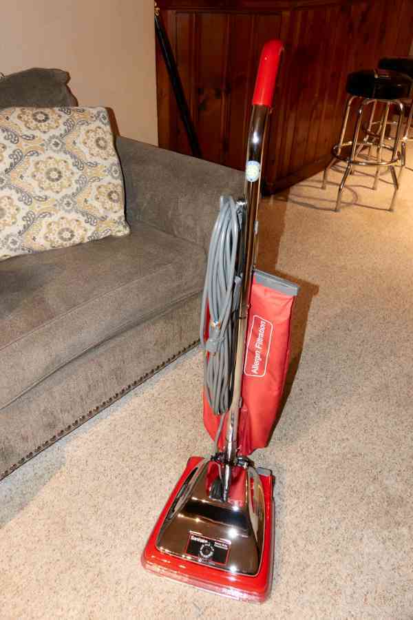 Sanitaire SC688B TRADITION 12 Upright Vacuum Cleaner with Disposable Dust  Bag