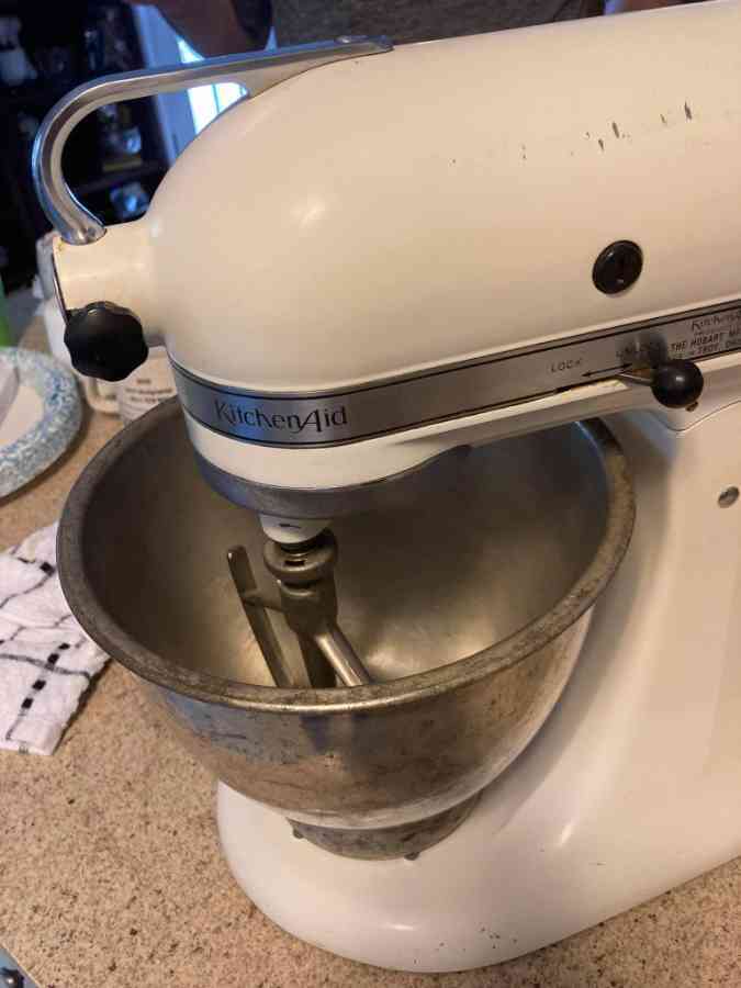 VTG Kitchen Aid Stand Mixer White Model 4C with Bowl Beater Hobart